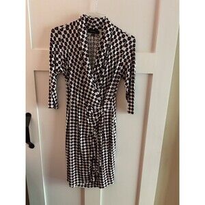 Karen Kane Geometric Print Faux Wrap Dress Size M Red Black White Knit Dress